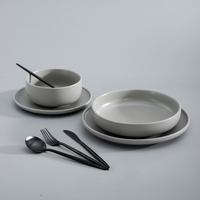 Zestaw sztućców Sleek Lines z nowoczesnym stylem do jadalni