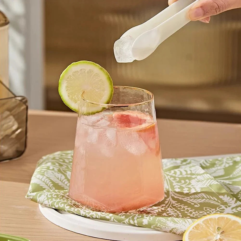 Compact ice machine for fresh ice cubes in minutes