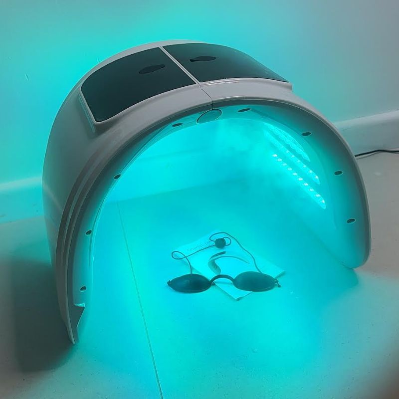 Seven-Wavelength LED Skin Care Device With Light Therapy