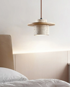 Terryn hængelampe travertin og valnød naturlig glød