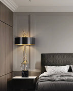 Elegáns márvány talpú asztali lámpa fekete búrával – Modern tervezői világítás