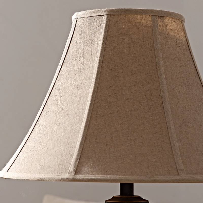 装饰性高脚台灯，陶瓷灯身配花卉图案