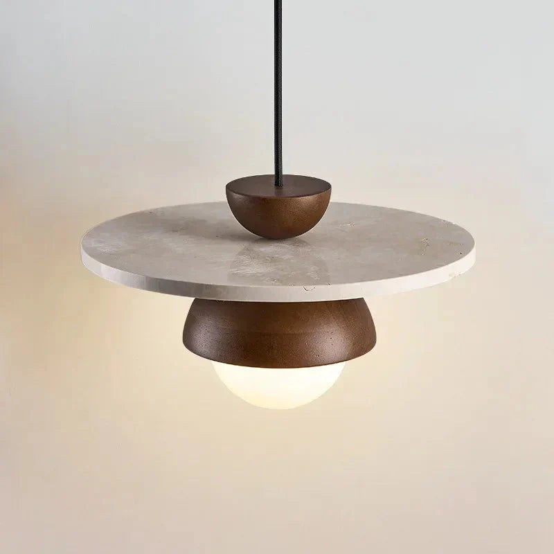 Moderní závěsná dřevěná lampa s minimalistickým designem