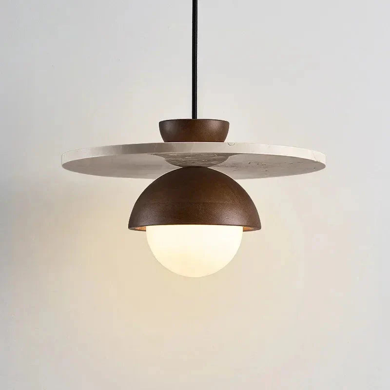 Moderní závěsná dřevěná lampa s minimalistickým designem