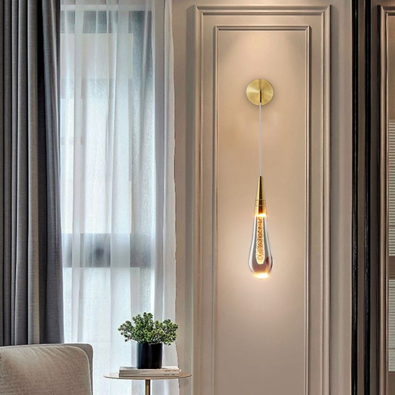 Lámpara colgante en forma de lágrima Astra con luz ambiental LED moderna