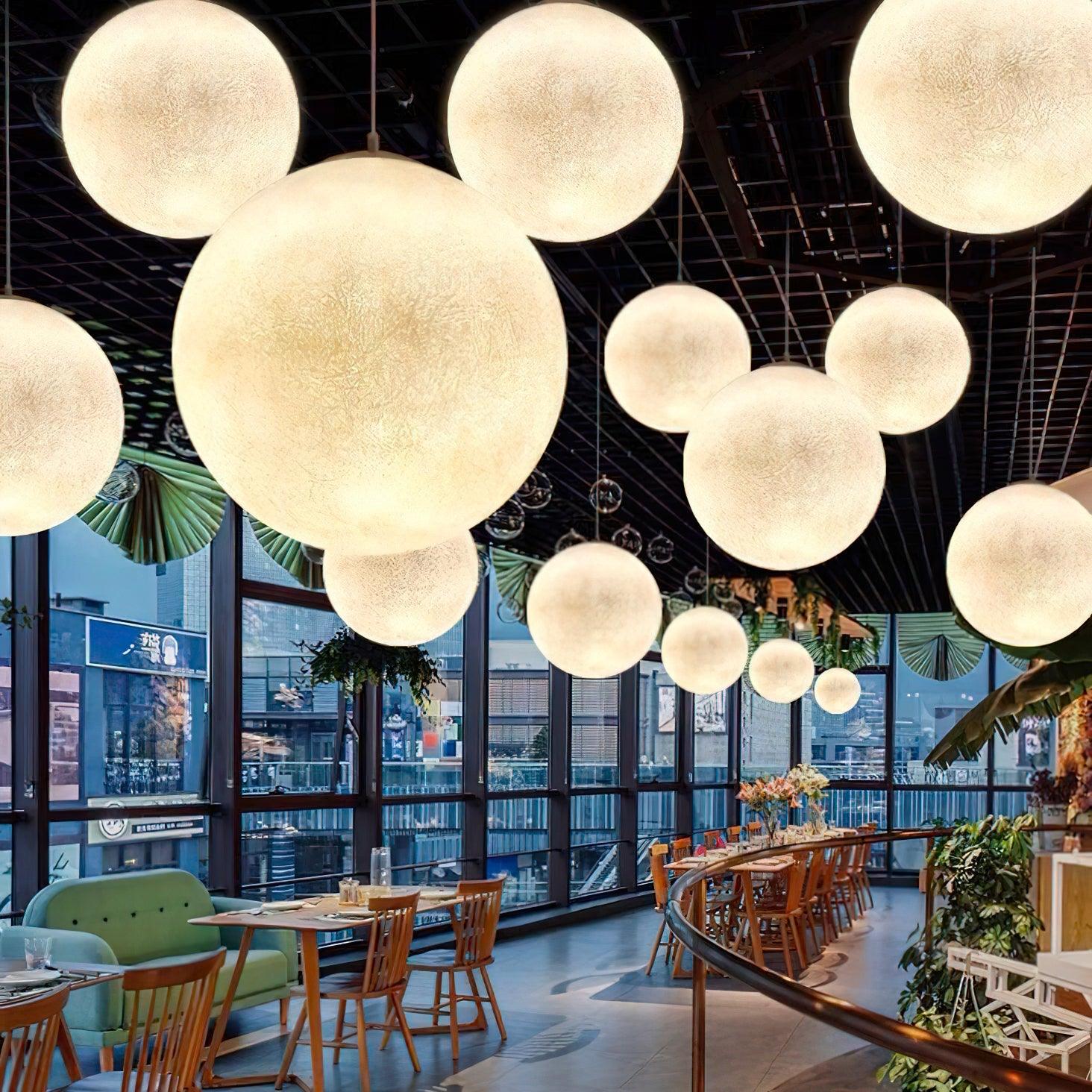 Lámpara colgante LunaraGlow de luz lunar para ambiente acogedor