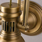 Håndlaget vegglampe