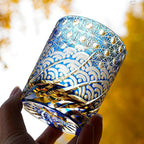 Kirrea ručně vyráběná whisky sklenice v modré a jantarové barvě s dřevěnou krabičkou | Petprovac