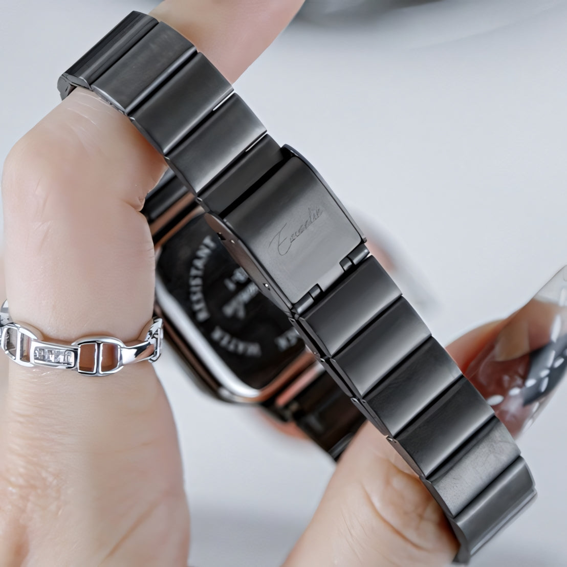 Liora | Liten stålur