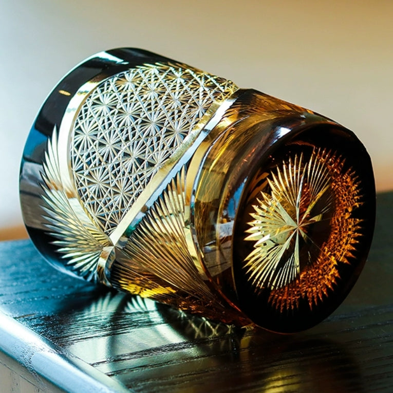 MiyuCraft | כוס וויסקי בעיצוב נוצת עגור בעבודת יד עם קופסת עץ | Petprovac