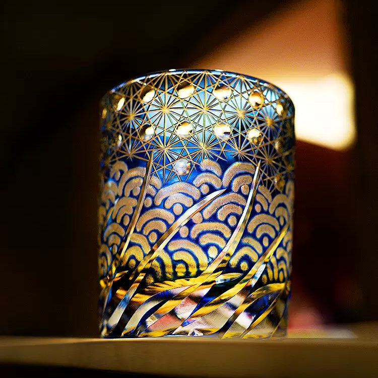 Kirrea ručně vyráběná whisky sklenice v modré a jantarové barvě s dřevěnou krabičkou | Petprovac