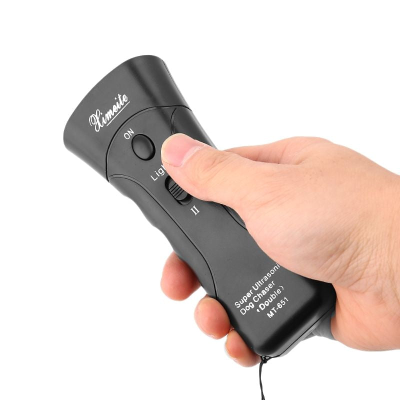 ZenPaw ultralyds hundegøetræner med LED-lommelygte til sikker håndtering