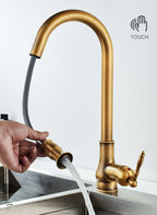 Rubinetto da cucina in bronzo rustico con controllo touch e bocca estraibile