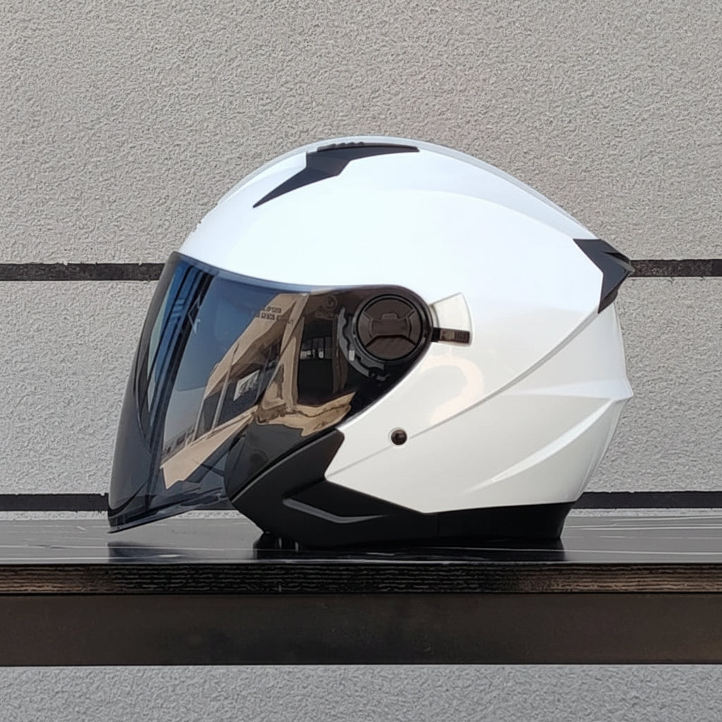 Topi keledar separuh serbaguna dengan sistem dwi-lensa