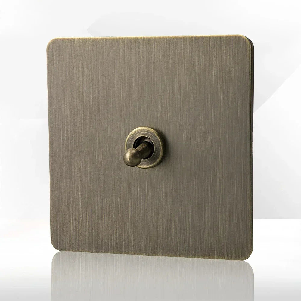 Antikk bronse metall veggkontakt med USB-ladeport