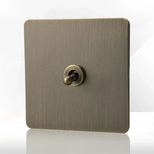 Antikk bronse metall veggkontakt med USB-ladeport