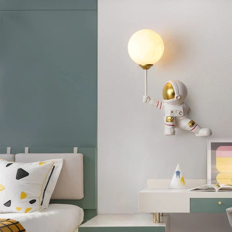Lámpara de pared para habitación infantil estilo astronauta