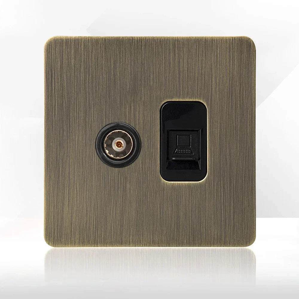 Antikk bronse metall veggkontakt med USB-ladeport