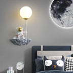 Lámpara de pared para habitación infantil estilo astronauta