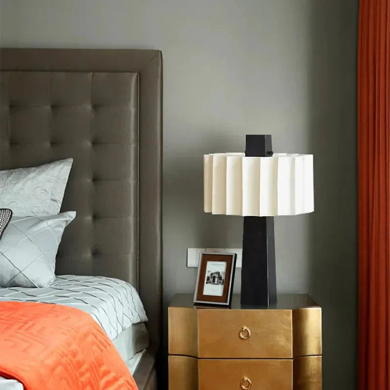 Liora | Tischlampe | Petprovac