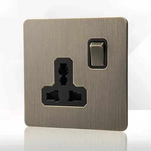 Antikk bronse metall veggkontakt med USB-ladeport