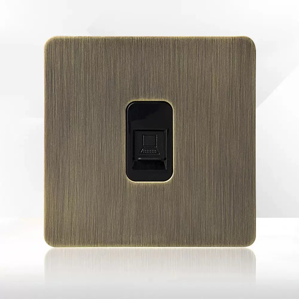 Antikk bronse metall veggkontakt med USB-ladeport