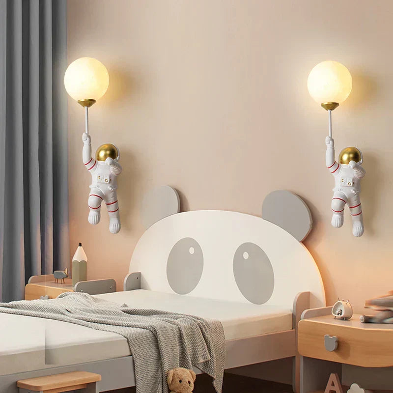 Lámpara de pared para habitación infantil estilo astronauta