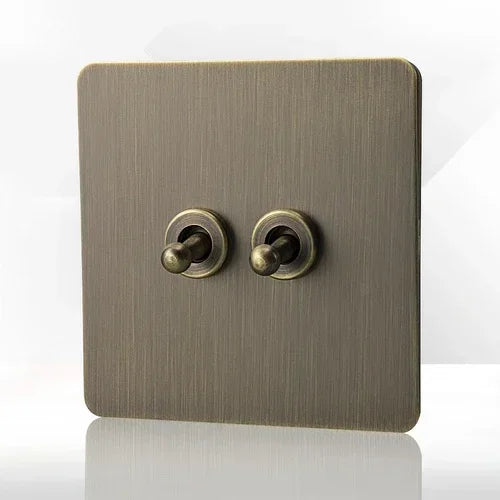 Antikk bronse metall veggkontakt med USB-ladeport