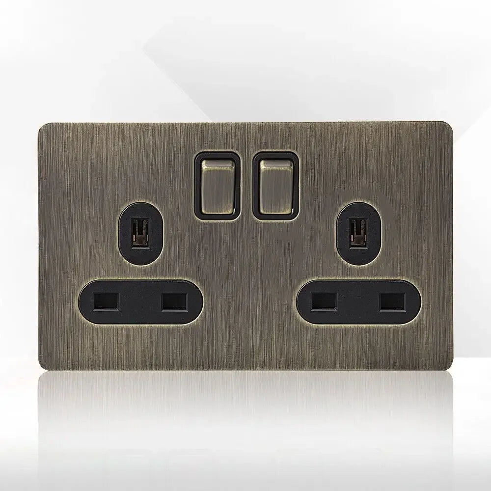 Antikk bronse metall veggkontakt med USB-ladeport