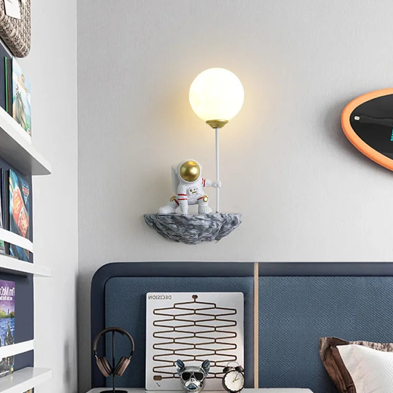 Lámpara de pared para habitación infantil estilo astronauta