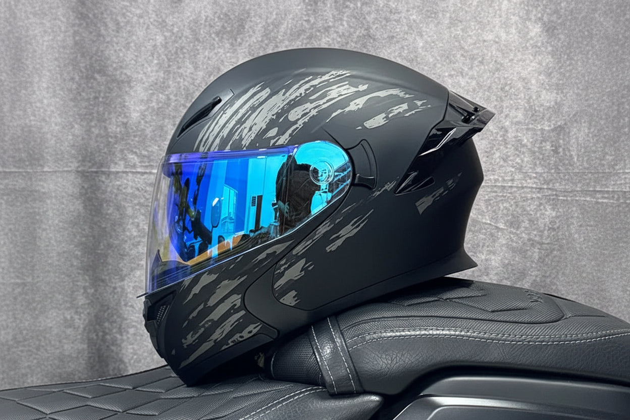 Casca de motocicletă integrală rabatabilă cu lentile duble și aripă aerodinamică spate, certificată DOT