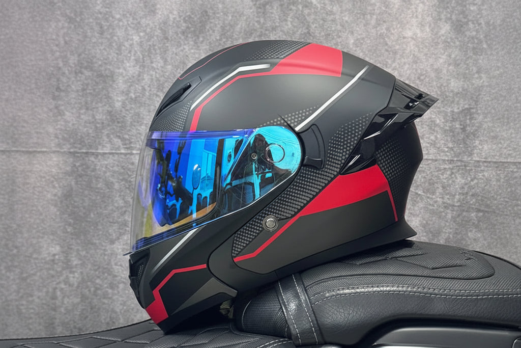 Casca de motocicletă integrală rabatabilă cu lentile duble și aripă aerodinamică spate, certificată DOT