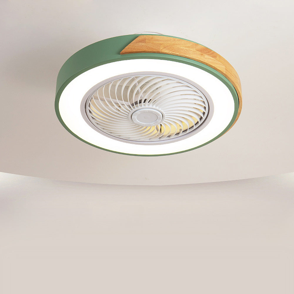 Ventilador de techo Boreal Timber con luz LED de bajo consumo y aspas de madera