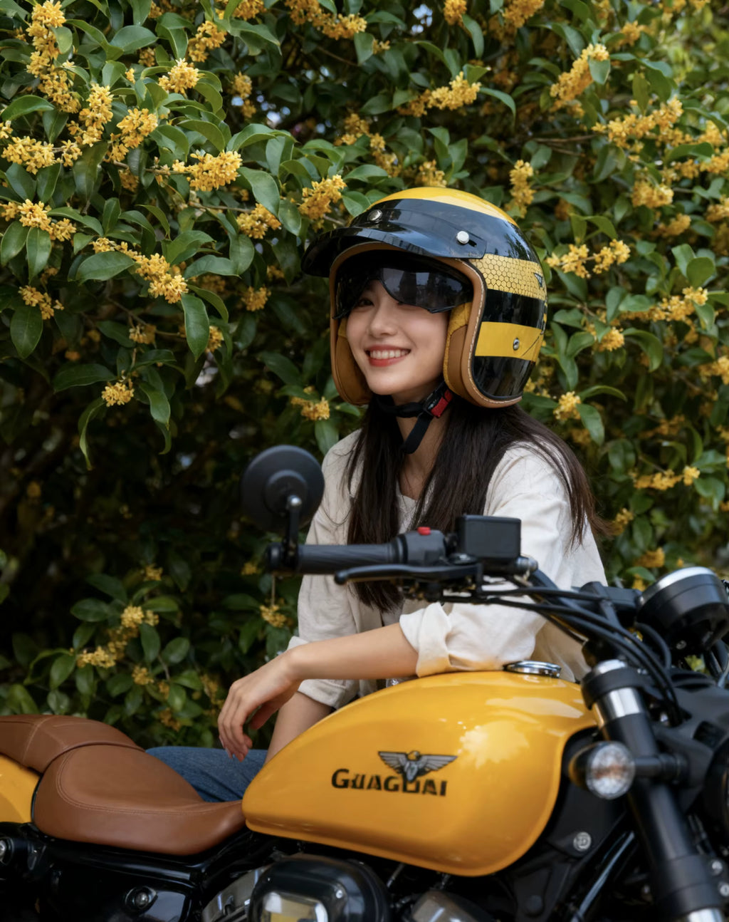 Retro Bee Open-Face Motorcycle Helmet with Built-In Visor