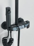نظام دش بأربع اتجاهات مع رأس مطري، ورشاش بيديه، ومزج حرارة بيد واحدة للساخن والبارد