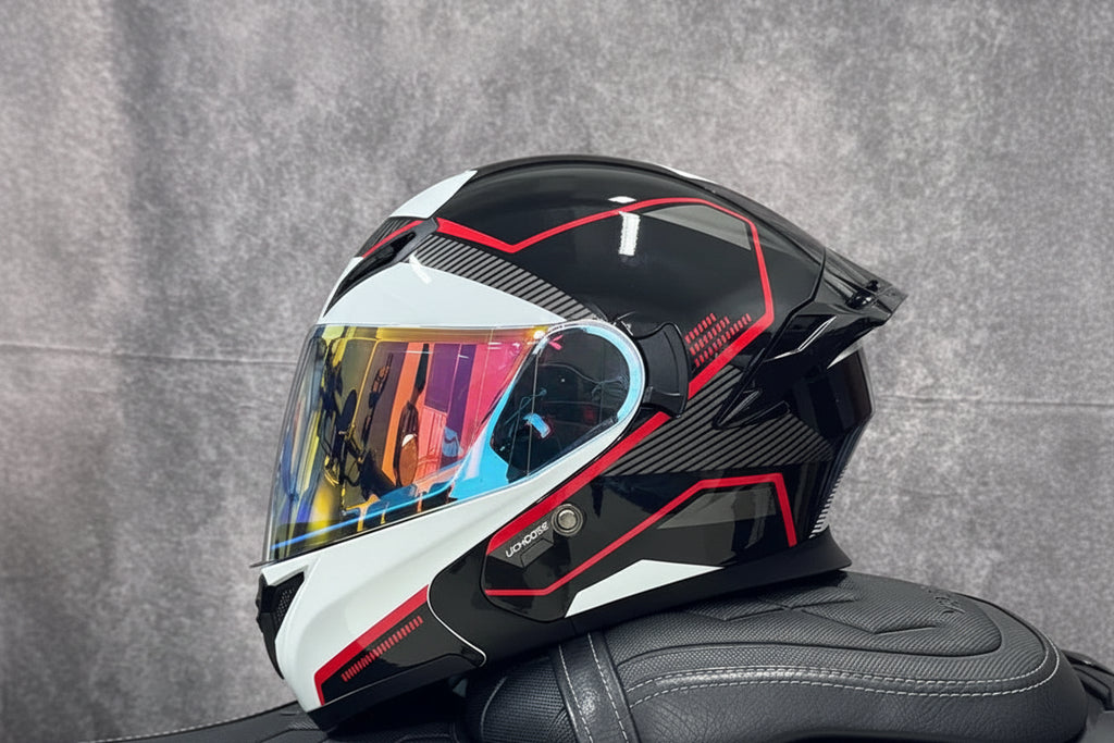 Casca de motocicletă integrală rabatabilă cu lentile duble și aripă aerodinamică spate, certificată DOT