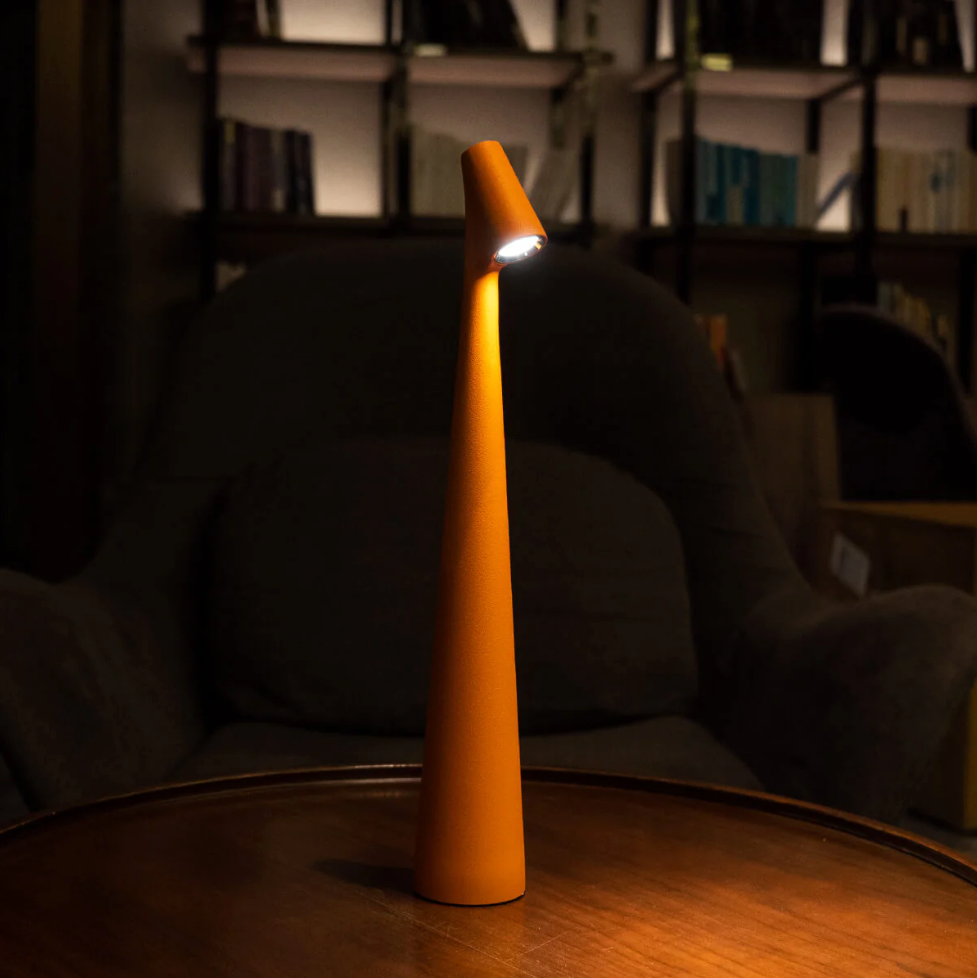 Lámpara de mesa LED inalámbrica LumaNord para lectura y comedor