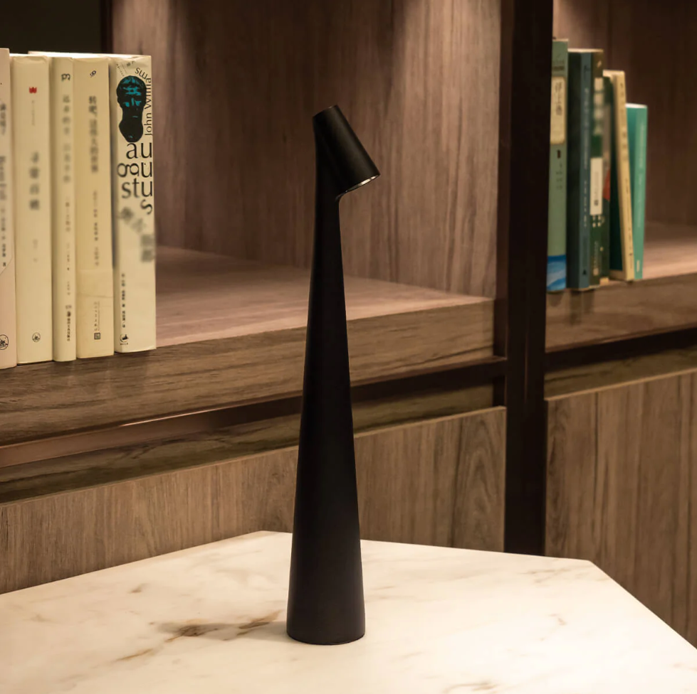 Lámpara de mesa LED inalámbrica LumaNord para lectura y comedor