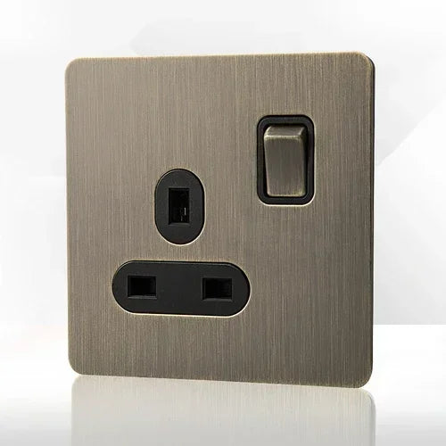 Antikk bronse metall veggkontakt med USB-ladeport