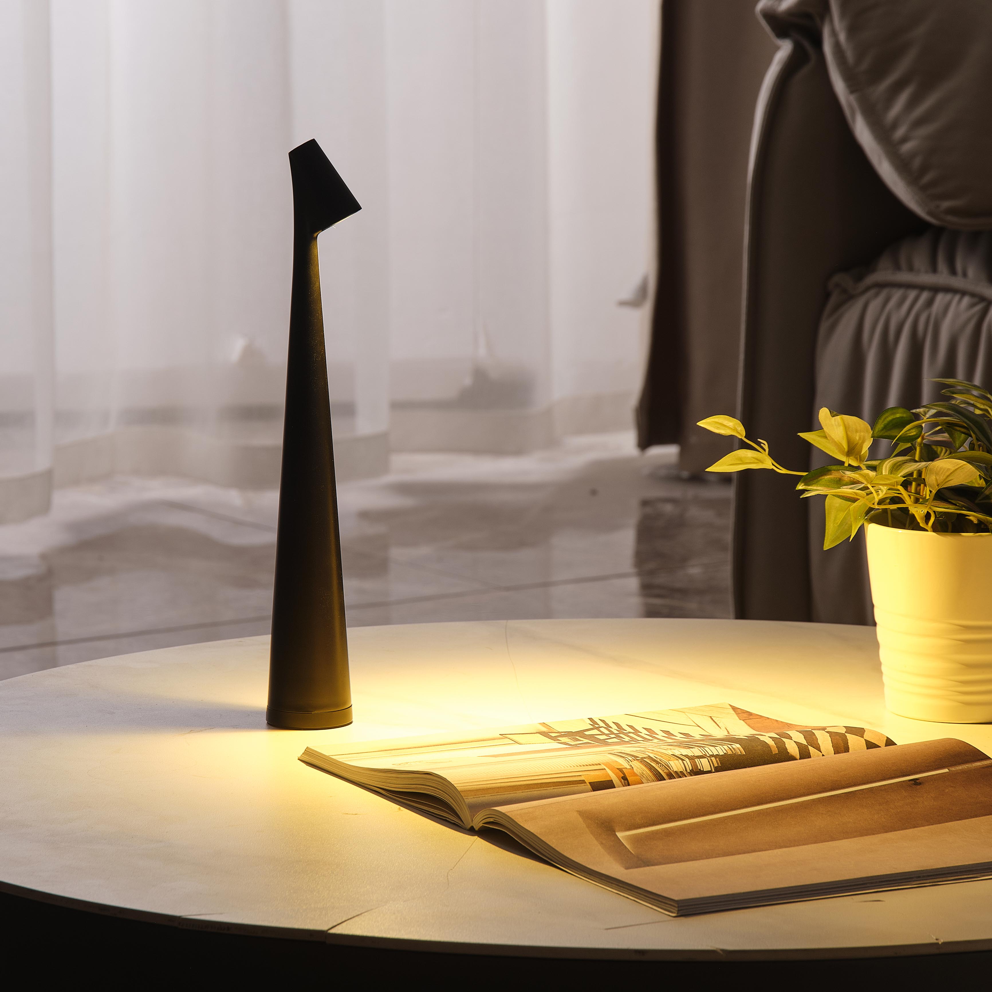 Lámpara de mesa LED inalámbrica LumaNord para lectura y comedor