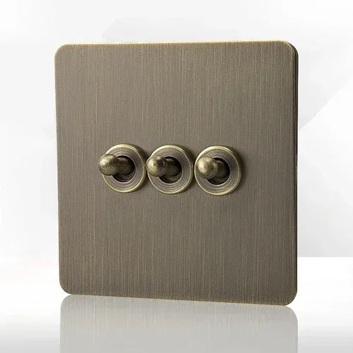 Antikk bronse metall veggkontakt med USB-ladeport