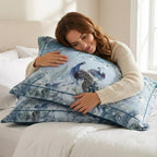 氷青色の地に花模様をあしらった静かな孔雀の寝具セット