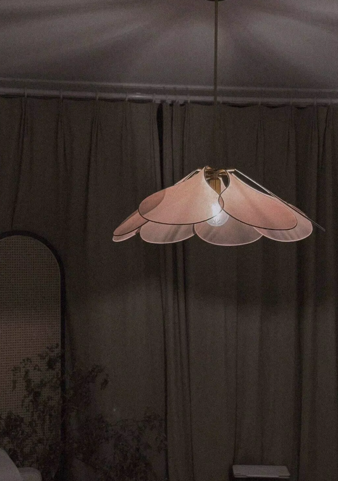 Lampu Gantung Kelopak Aurora Bloom dengan Cahaya Bunga Anggun