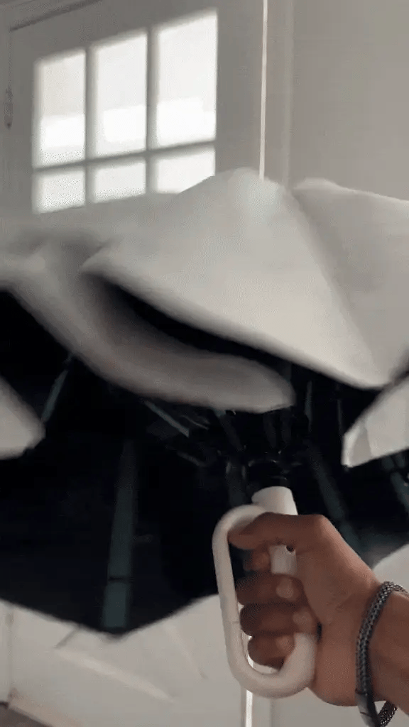 Payung Lipat Automatik AerisGuard Tahan Angin Dengan Pemegang Gesper Untuk Semua Cuaca