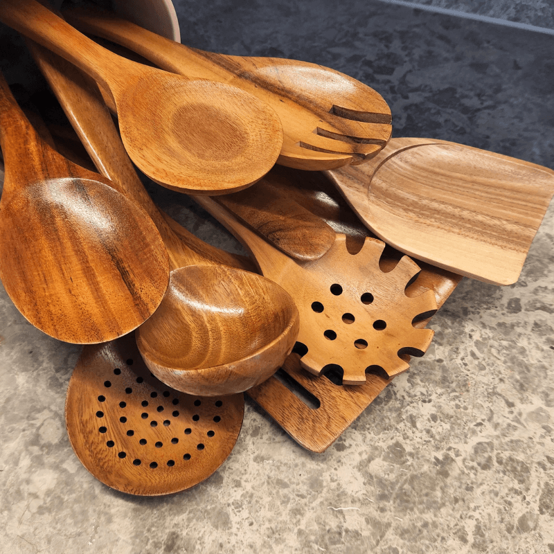 Ensemble de mise à niveau de cuisine en teck et acacia premium