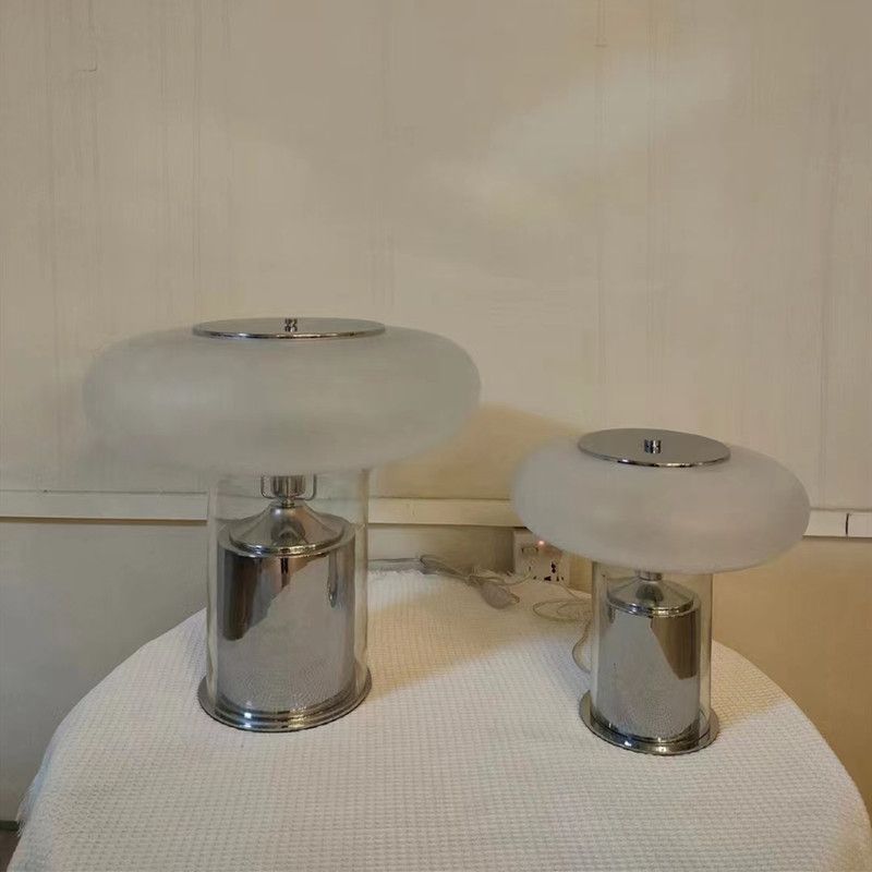 Modern üvegasztali lámpa króm talppal - StudioAura Hangulat