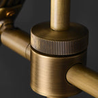 Modern justerbar bordslampa för noggrann arbetsbelysning i hem och kontor