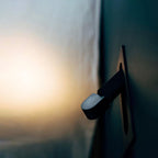 Noční lampička Asterra pro elegantní noční stolky