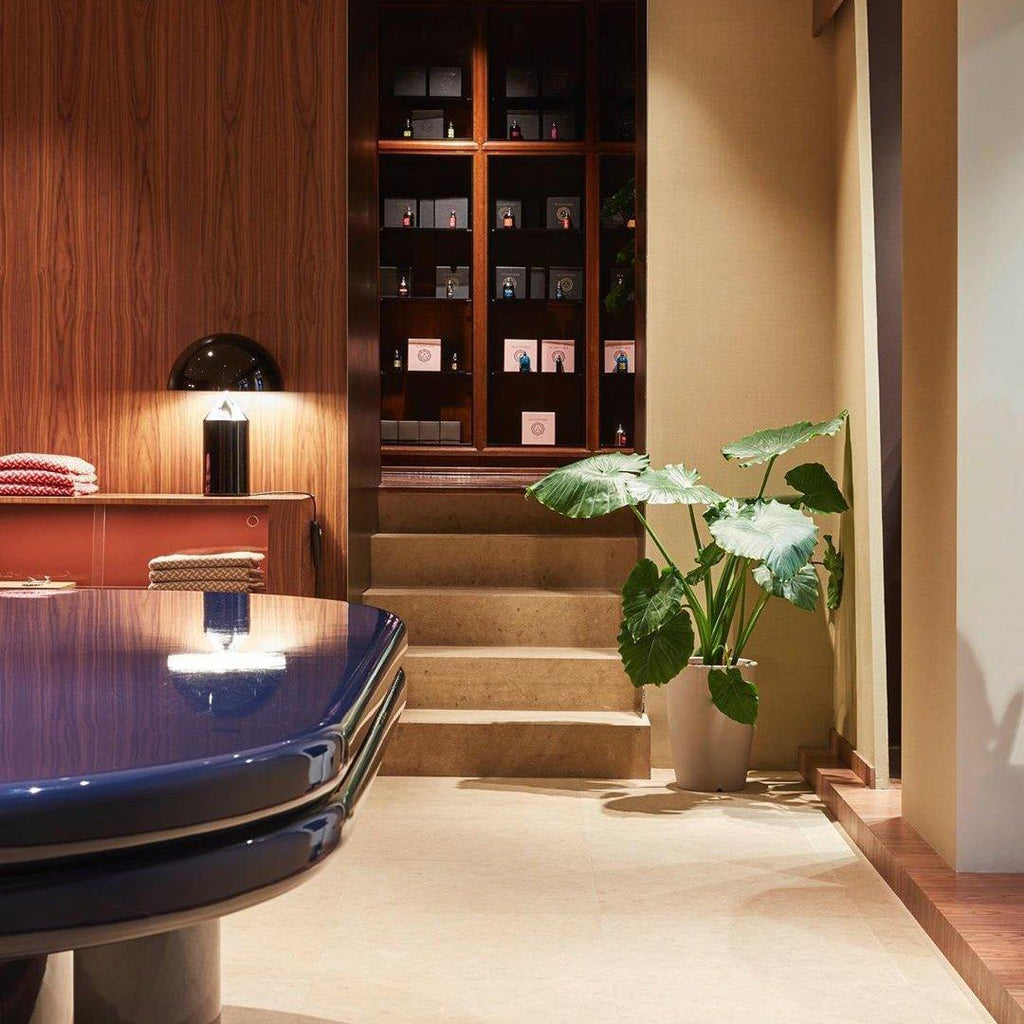 Metalowa lampa stołowa Astra Geometry do nowoczesnych wnętrz | Atollo