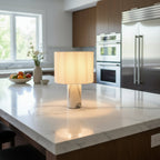 Modern márvány asztali lámpa elegáns díszvilágításhoz